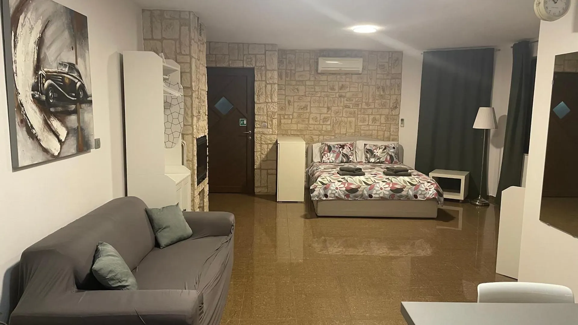 All You Need Holiday Пула Апартаменты